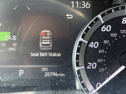 Used 2023 Toyota Highlander LE FWD image 13