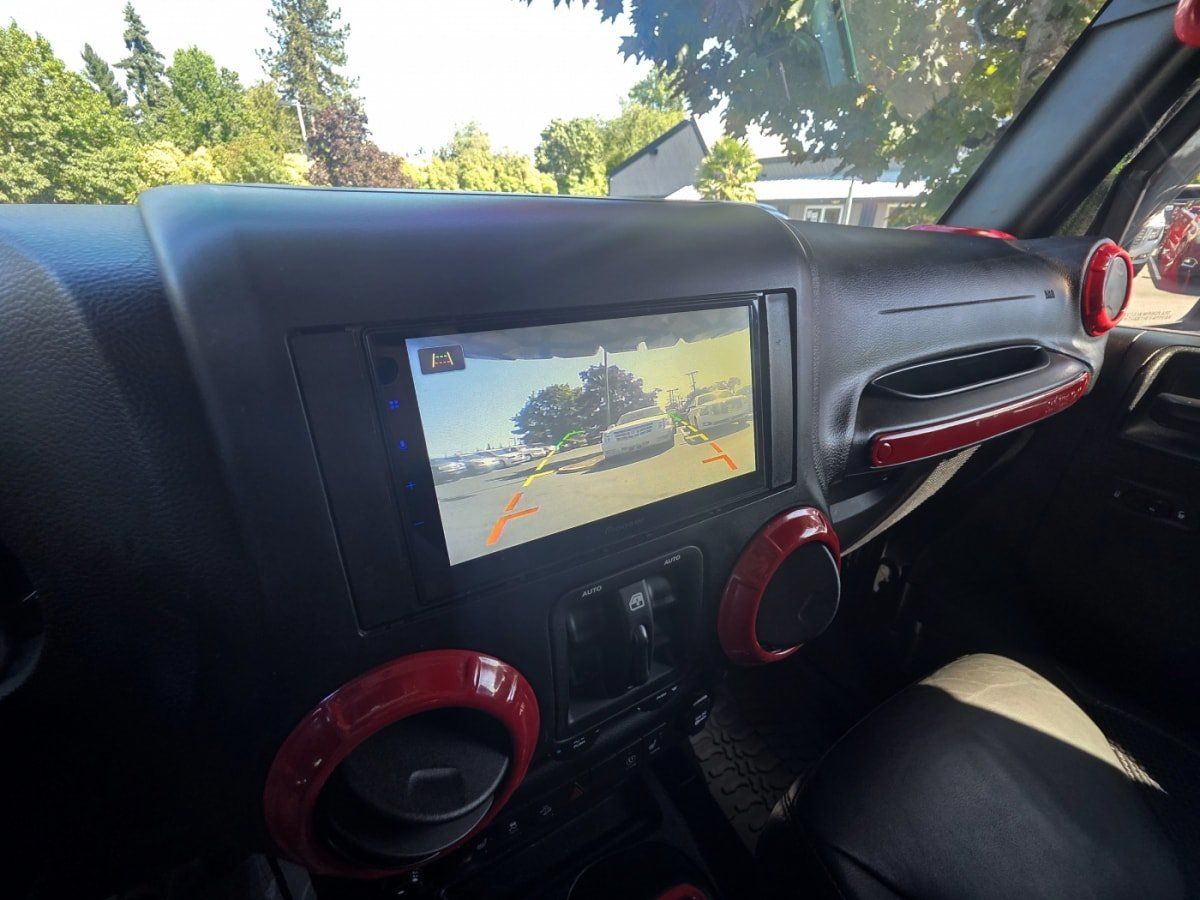 Used 2017 Jeep Wrangler Unlimited Sahara AWD/4WD image 17