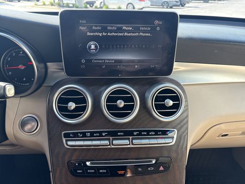 Used 2018 Mercedes-Benz GLC 300 4MATIC image 24
