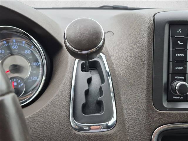 Used 2015 Chrysler Town & Country Touring FWD image 12
