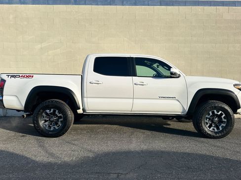 Used 2023 Toyota Tacoma TRD Off-Road image 3