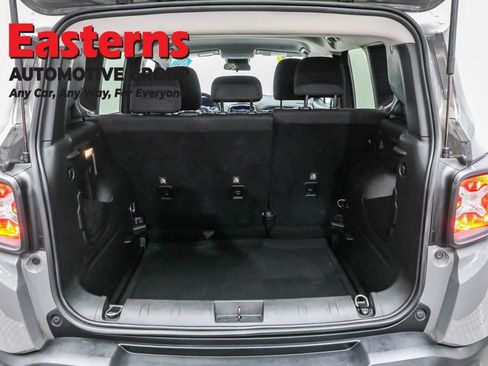 Used 2021 Jeep Renegade Latitude image 9