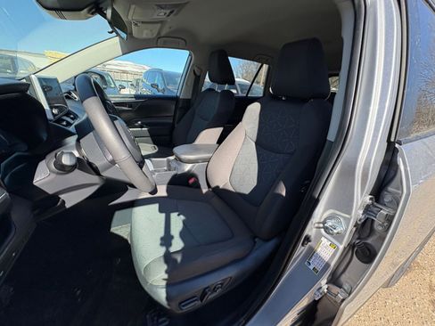Used 2025 Toyota RAV4 XLE w/ Weather Package image 34