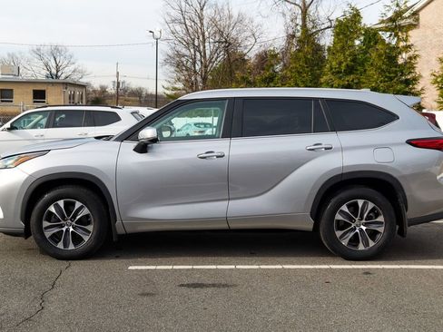 Used 2023 Toyota Highlander XLE image 4