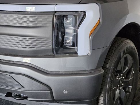 New 2025 Ford F150 Lightning Flash AWD/4WD image 9