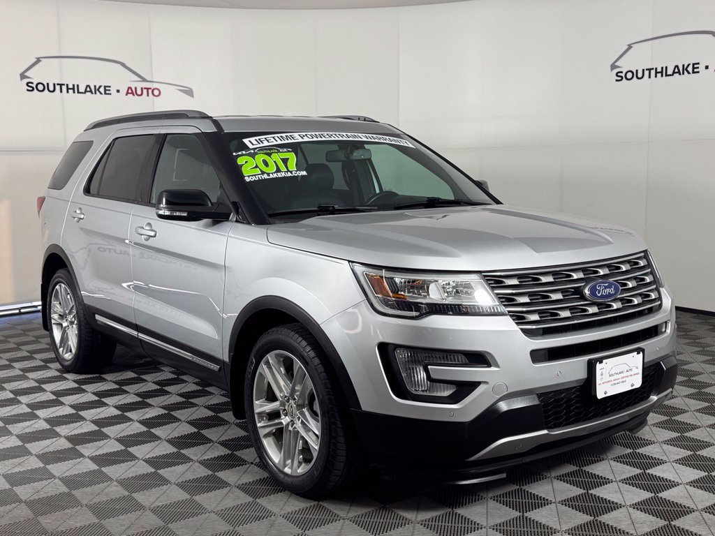 Used 2017 Ford Explorer XLT w/ Equipment Group 202A AWD/4WD image 11