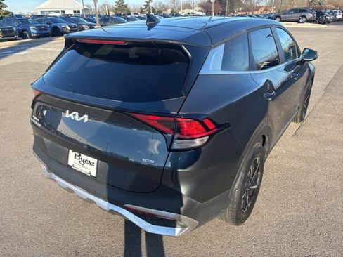 Used 2023 Kia Sportage LX image 3