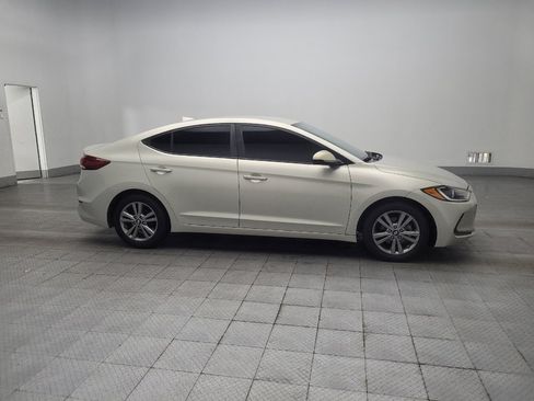 Used 2017 Hyundai Elantra SE FWD image 10