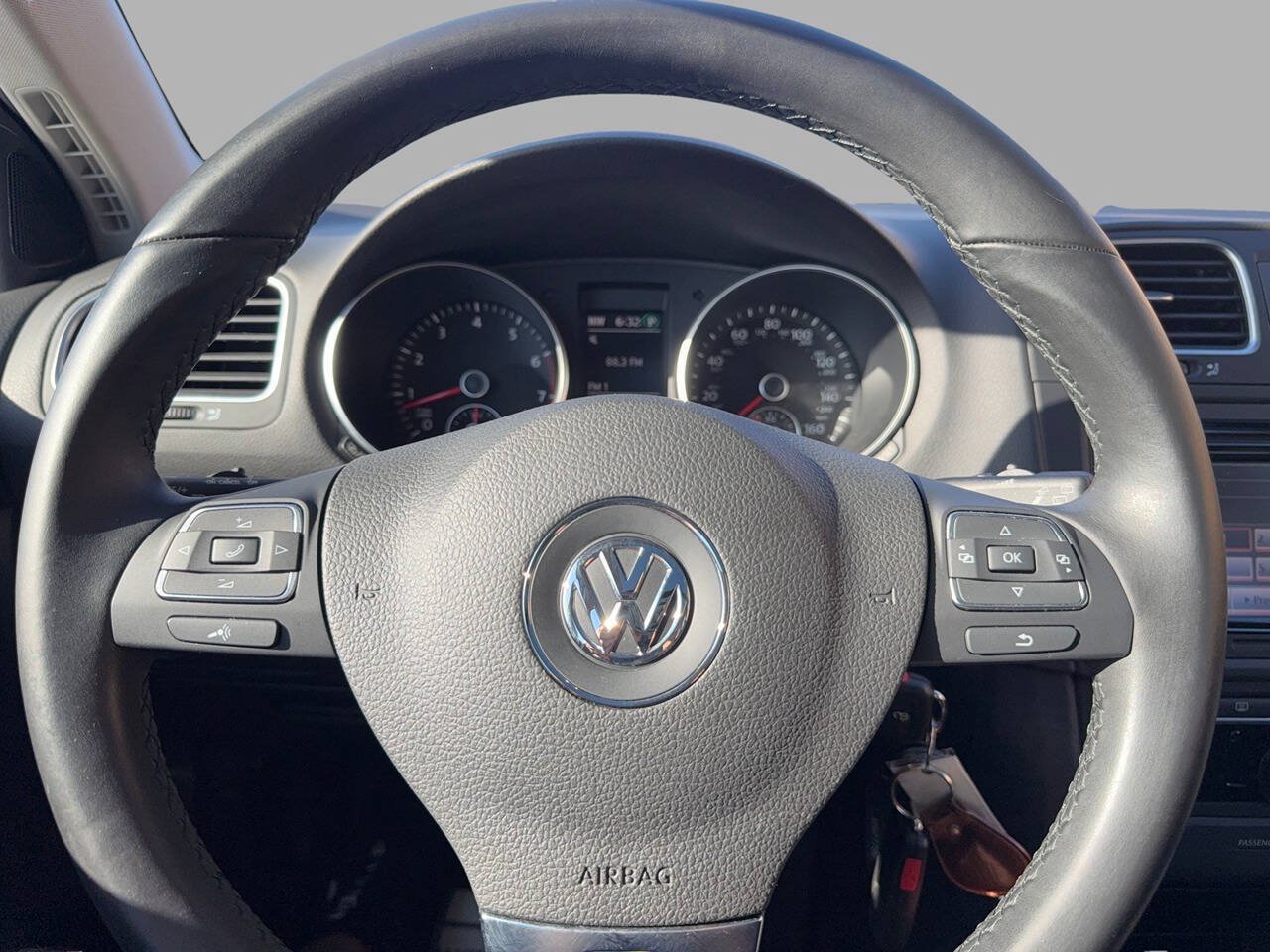 Used 2014 Volkswagen Jetta SE FWD image 39