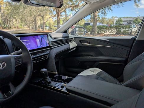 Used 2025 Toyota Camry XLE image 14