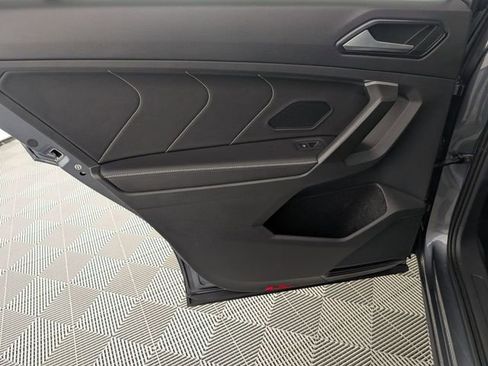 Used 2024 Volkswagen Tiguan SE image 30