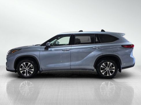 Used 2022 Toyota Highlander XLE FWD image 4