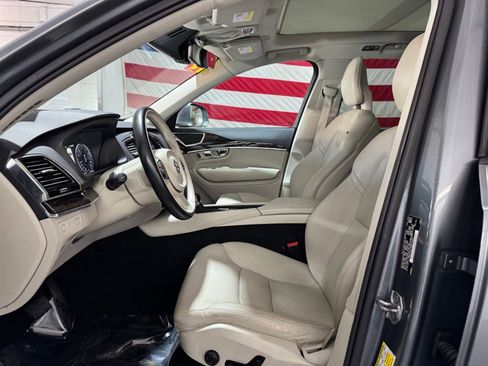 Used 2017 Volvo XC90 T6 Momentum w/ Vision Package image 9