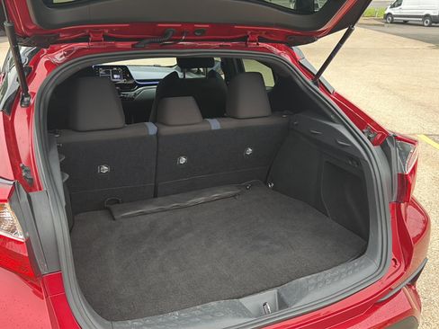 Used 2020 Toyota C-HR XLE FWD image 7