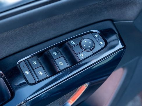 Used 2022 Nissan Pathfinder SV image 27