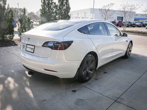 Used 2020 Tesla Model 3 Standard Range image 10