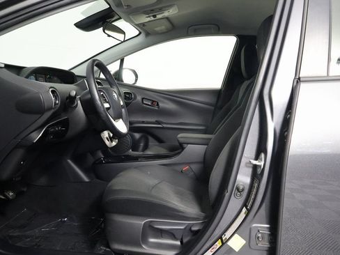 Used 2018 Toyota Prius Three FWD image 10