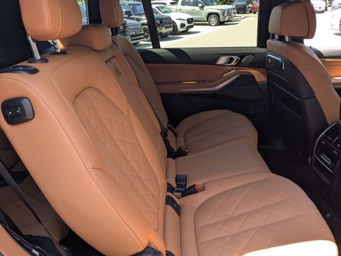 Used 2023 BMW X7 xDrive40i w/ M Sport Package AWD/4WD image 36