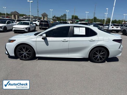 Used 2024 Toyota Camry SE image 2