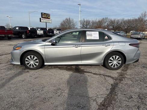 Used 2022 Toyota Camry LE image 3