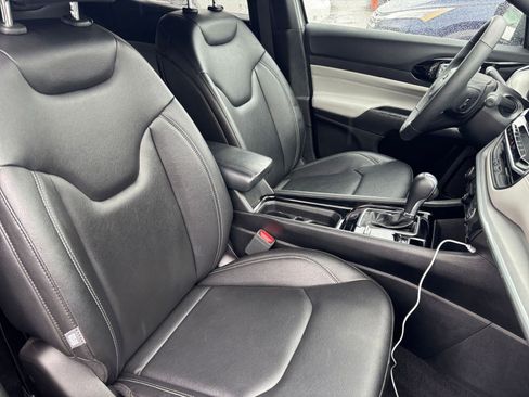 Used 2025 Jeep Compass Limited AWD/4WD image 34