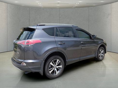 Used 2018 Toyota RAV4 XLE FWD image 4