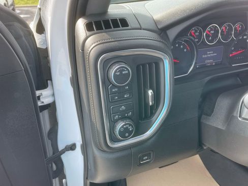 Used 2022 Chevrolet Silverado 1500 LT image 12