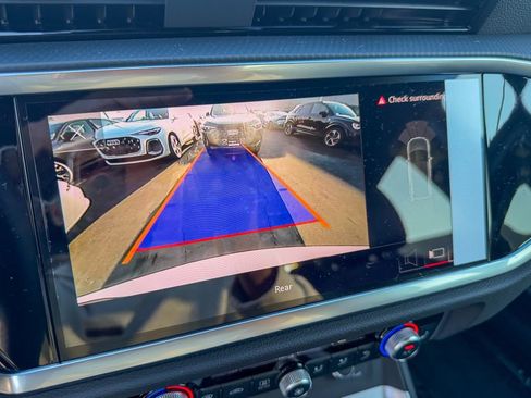 New 2025 Audi Q3 2.0T Premium image 23