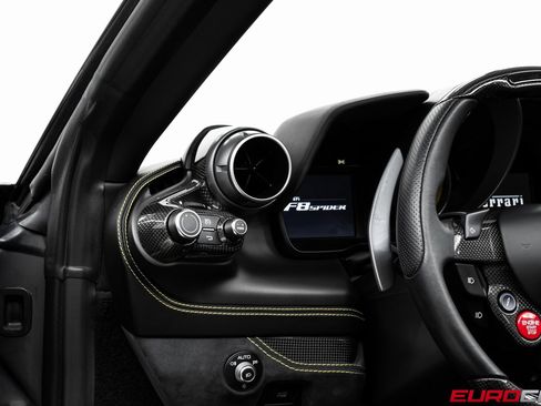 Used 2022 Ferrari F8 Tributo image 31