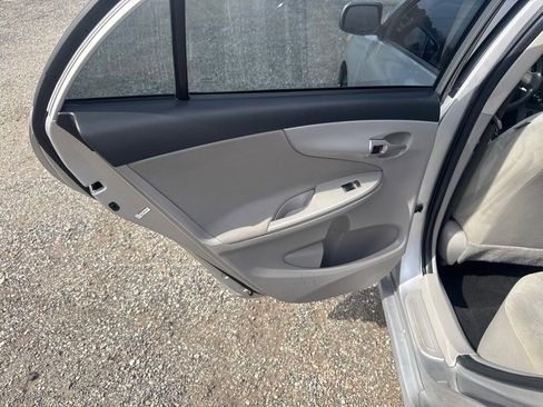 Used 2012 Toyota Corolla LE image 21