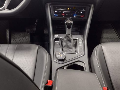 Certified 2024 Volkswagen Tiguan SE image 38