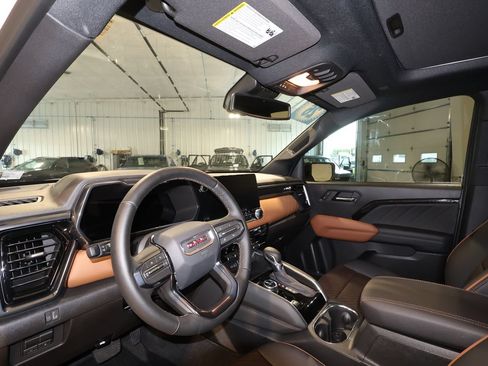 Used 2026 GMC Canyon AT4 w/ Technology Plus Package AWD/4WD image 9