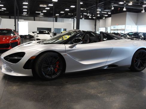 Used 2026 McLaren 750S Spider RWD image 8