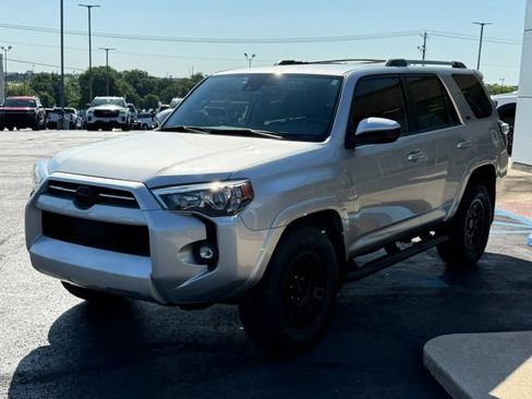 Used 2024 Toyota 4Runner SR5 RWD image 5