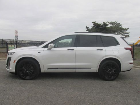 Used 2023 Cadillac XT6 Premium Luxury w/ Technology Package image 6