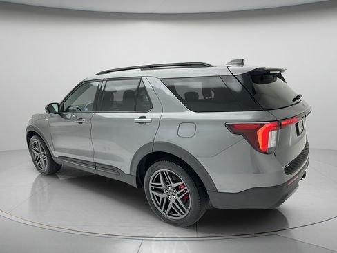 Used 2025 Ford Explorer ST-Line w/ ST-Line Street Pack AWD/4WD image 4