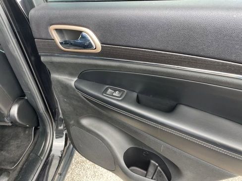 Used 2015 Jeep Grand Cherokee Limited w/ Luxury Group II image 53