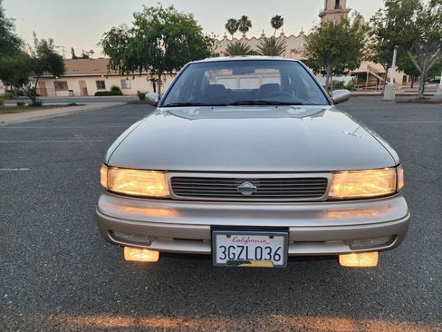 Used 1994 Nissan Maxima SE image 4
