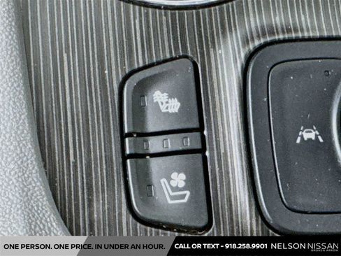 Used 2023 GMC Acadia SLT w/ Preferred Package FWD image 21