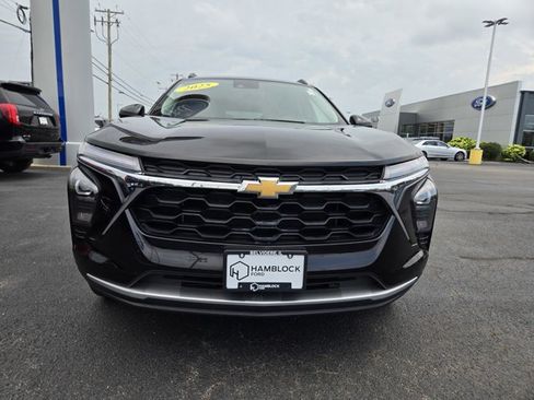 Used 2025 Chevrolet Trax LT w/ LT Convenience Package FWD image 37