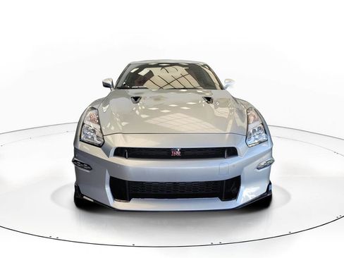 Used 2024 Nissan GT-R Premium w/ Premium Interior Package image 2