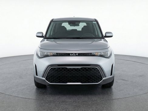 Used 2025 Kia Soul LX w/ LX Technology Package FWD image 2