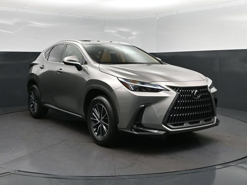 Used 2025 Lexus NX 250 FWD w/ Towing Package (2000 Lbs) image 9