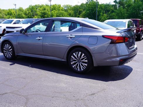 Used 2023 Nissan Altima 2.5 SV FWD image 6
