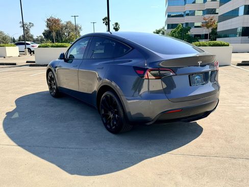 Used 2023 Tesla Model Y AWD image 9
