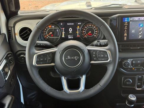 Used 2025 Jeep Wrangler Unlimited Sahara AWD/4WD image 28