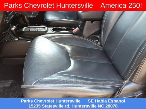 Used 2017 Jeep Wrangler Unlimited Sahara w/ Connectivity Group AWD/4WD image 17