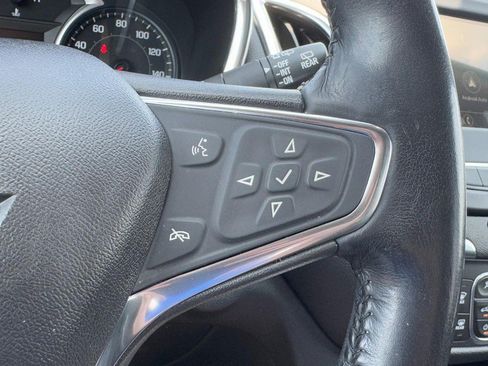 Used 2019 Chevrolet Equinox LT FWD image 16