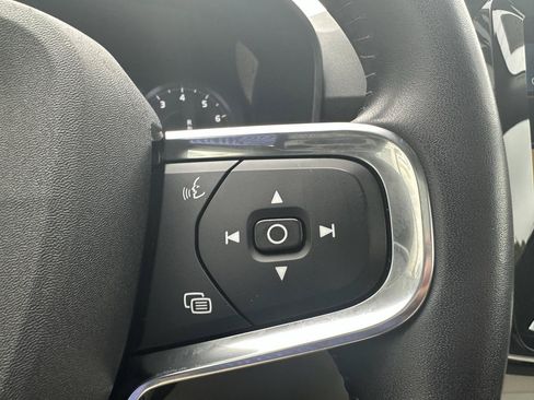 Used 2021 Volvo XC40 T4 Inscription FWD image 11