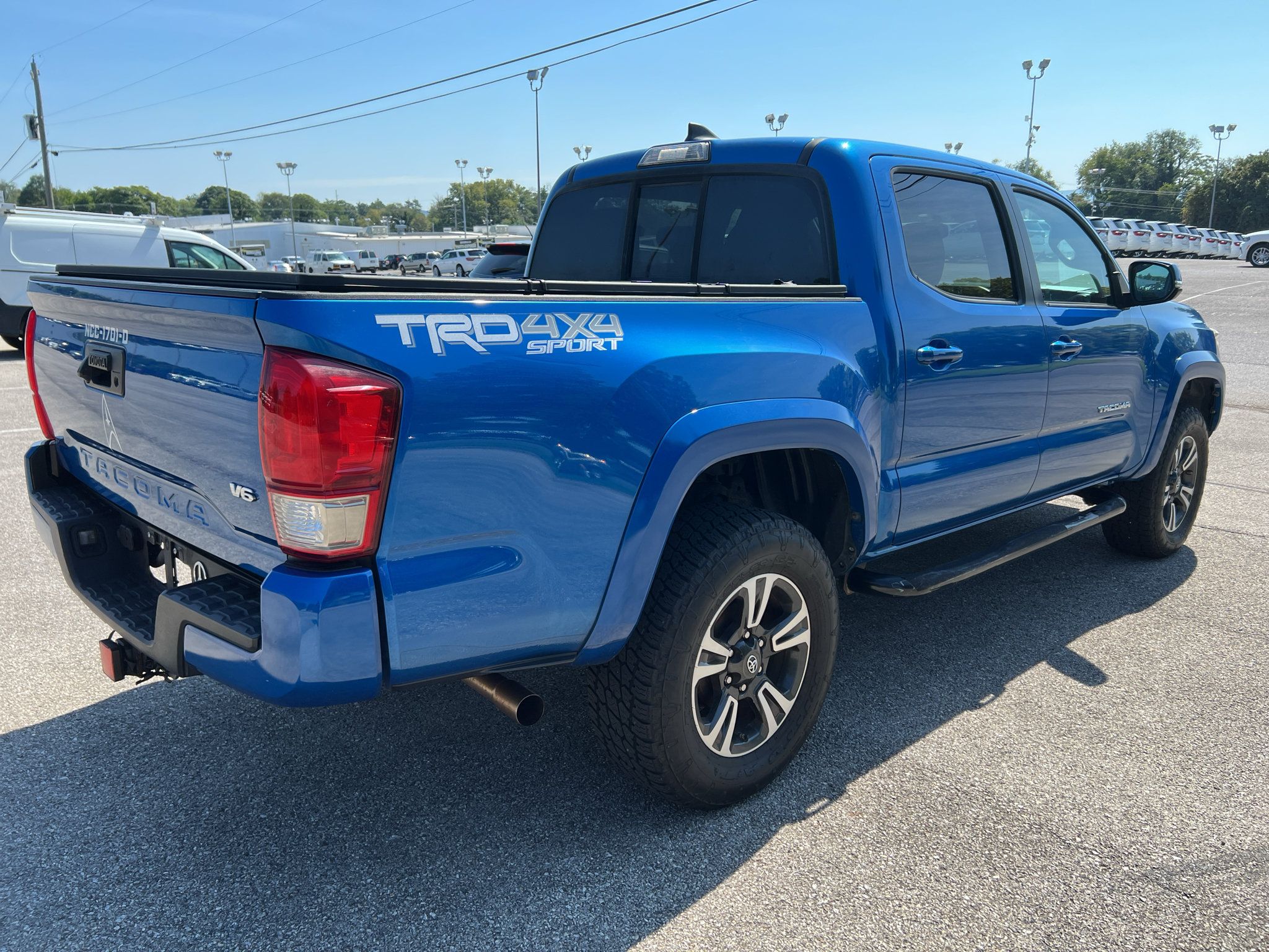 Used 2016 Toyota Tacoma TRD Sport w/ Towing Package AWD/4WD image 3